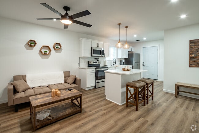 1BR, 1BA - 850SF