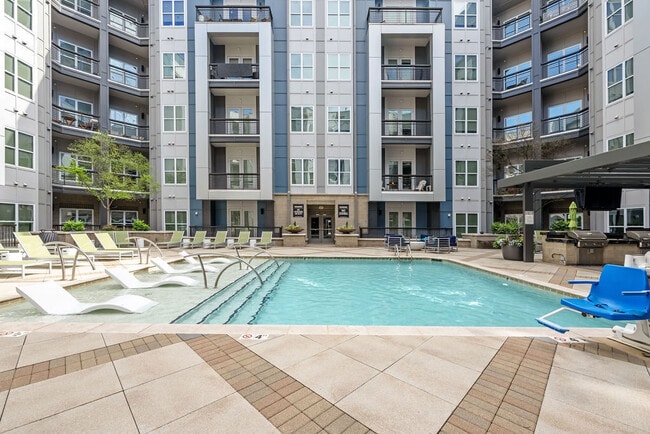 Circa Uptown apartments — community photo
