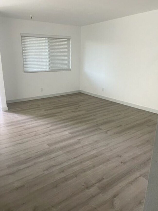 12020 Grevillea Ave