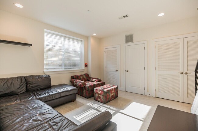 Photo - 916 N 19th St Unit 1