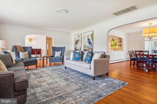 Photo - 532 Trippe Ave