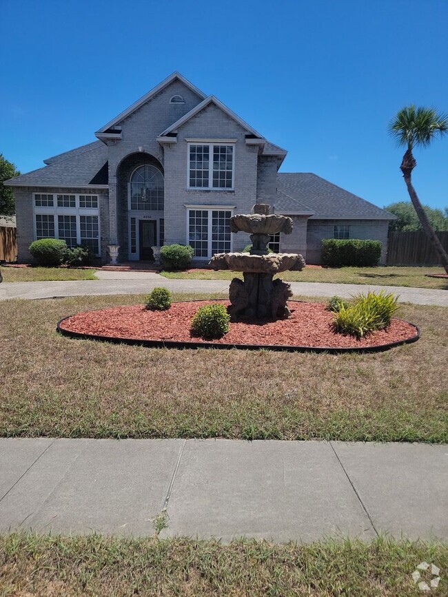 Building Photo - 4 bedroom 3.5 bathrooms Rental