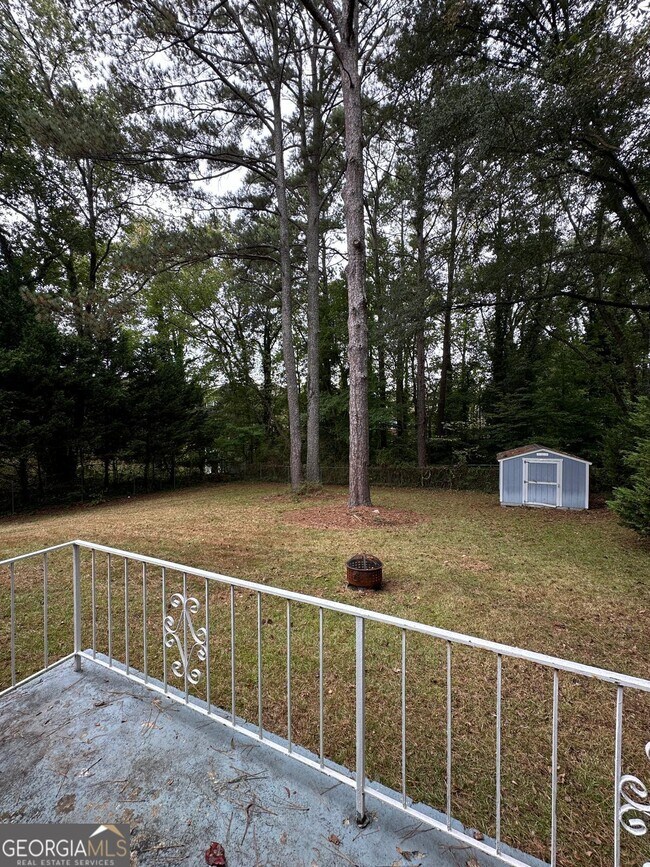 Photo - 115 Peyton Rd SW