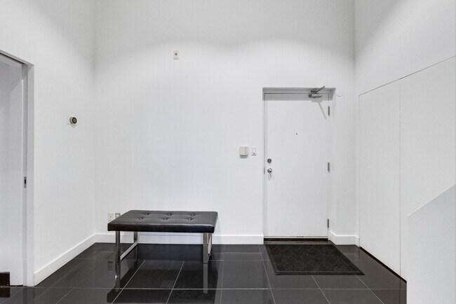 Photo - 676-676 Richmond St W