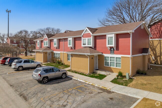 Photo - Arbors at West Avenue Apartments