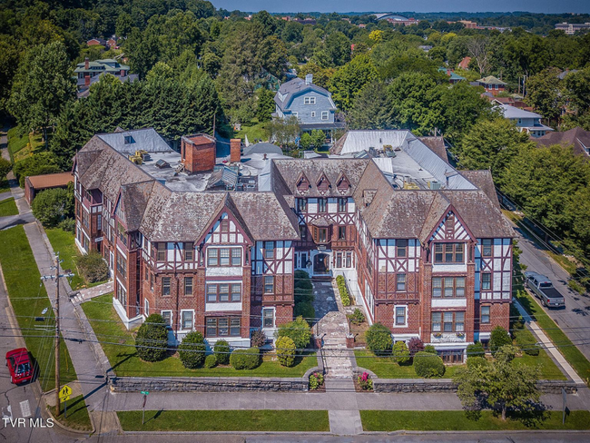 Photo - 701 W Locust St House