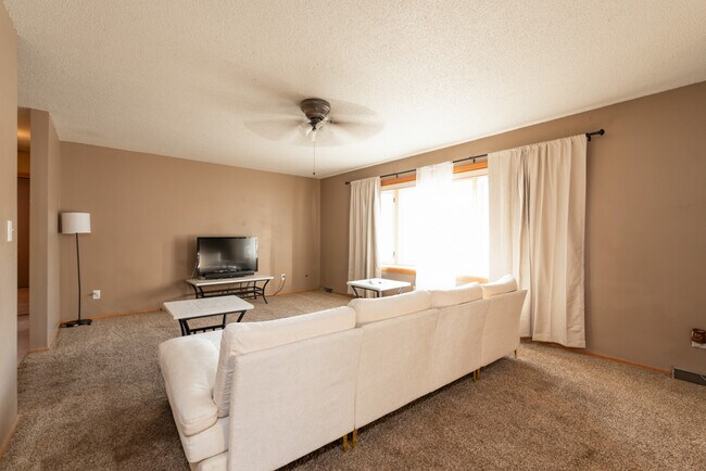 Photo - 204 3rd St NW