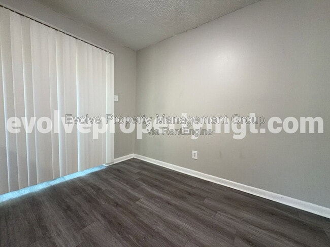 Photo - 670 Hobbs Dr