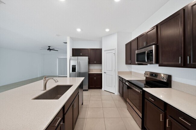 Photo - 752 Worlington Ln