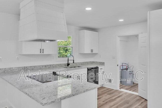 Photo - 403 Watkins Rd