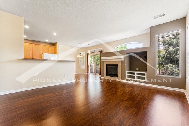Photo - Charming condo with Central AC and 1 Car G... Unidad 201