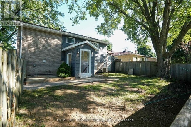 Photo - 100 Chaucer Crescent