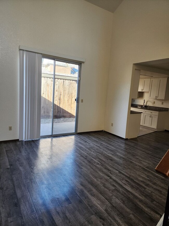 Photo - 1313 Claus Rd Unit B