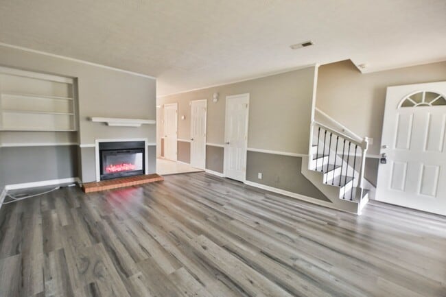 Photo - Convenient Antioch Townhome