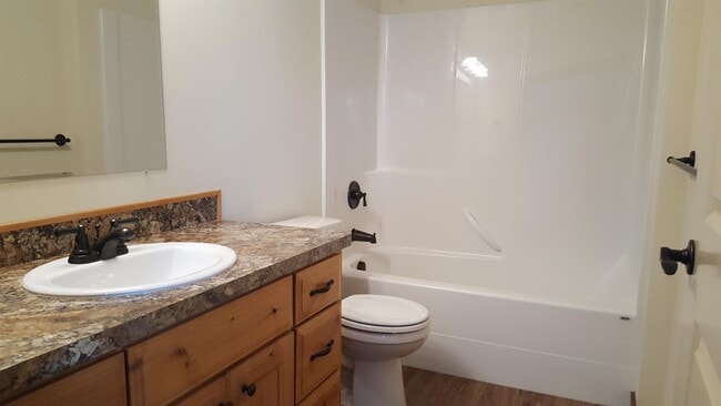 Photo - 3263 Catron St