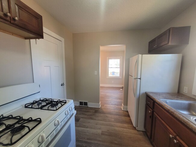 Pet Friendly Two Bedroom Rental Home! - Pet Friendly Two Bedroom Rental Home!