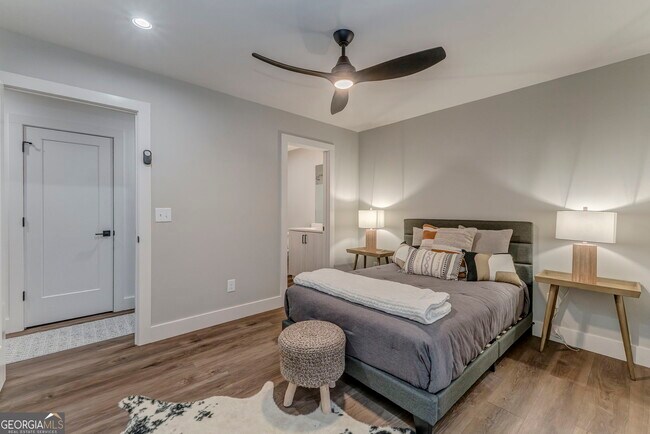 Photo - 109 Chateau Dr SE