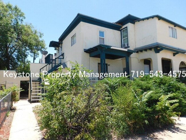 Photo - 1st MONTH FREE!!!  Downtown Studio Unit with Dedicated Entrance! $750/$750 Unit #8 1/2