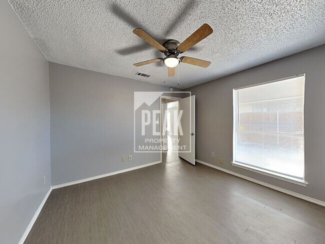 Photo - $1,475! 2/Bed1.5Bath duplex in Arlington!