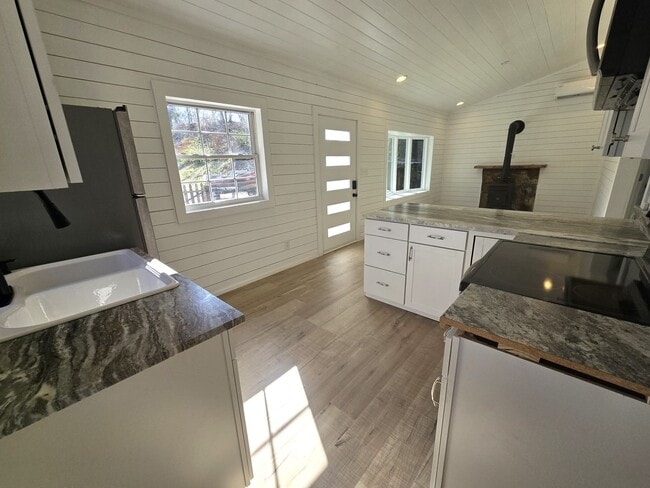 124 Tilley Rd