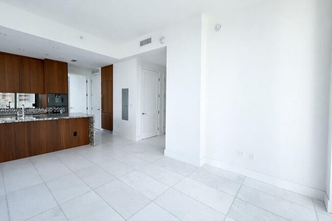 Photo - 175 SE 25th Rd Unidad 1204