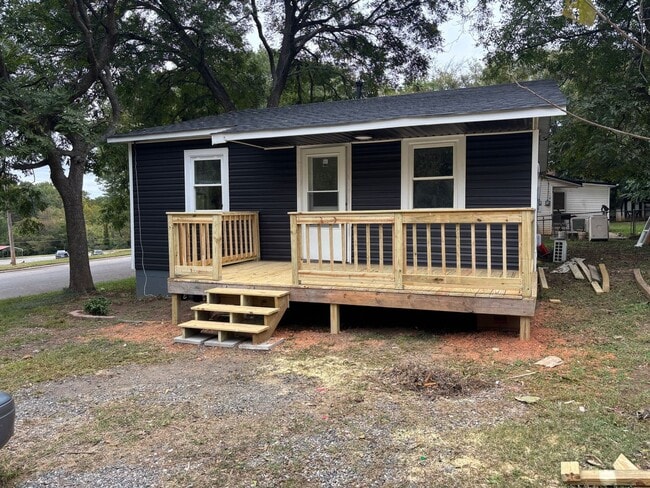 Photo - 545 S Green St