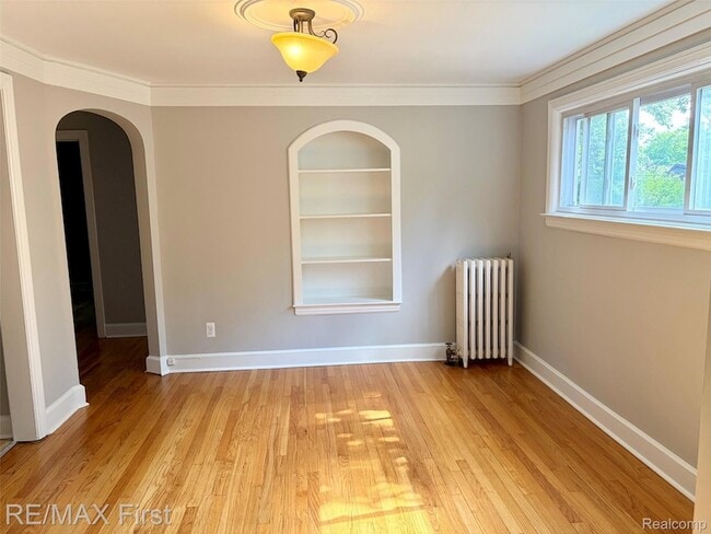 383 W Chesterfield St