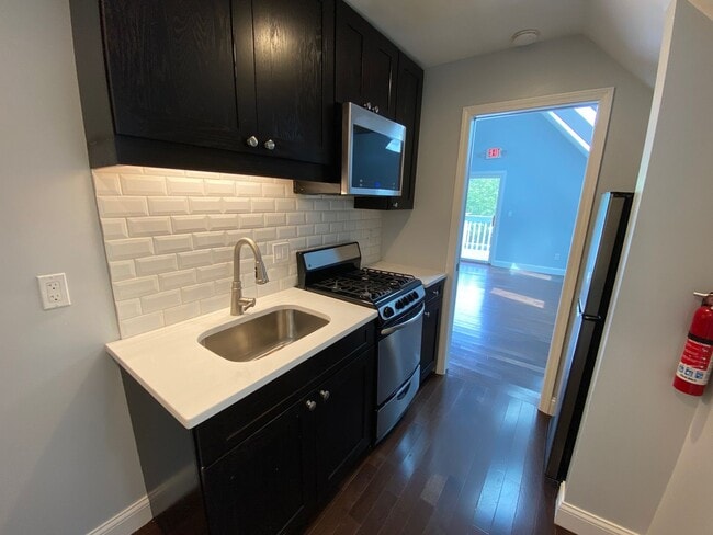 162 E 13th Ave