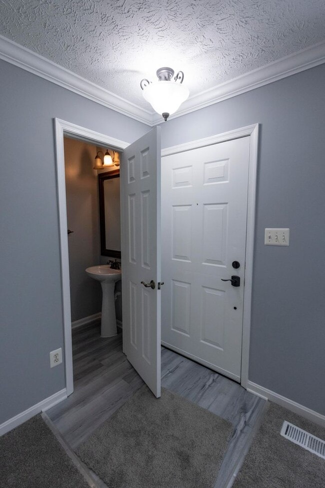 Photo - Charming 3Bed/2.5Bath in Constant Friendsh...