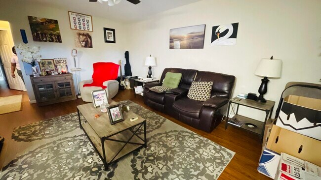 Photo - 138 Salisbury I