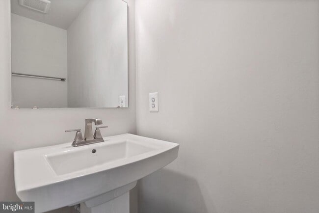Photo - 5936 Etterbeek St