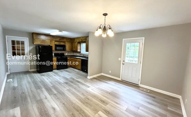 Photo - 107 Laferry Ln