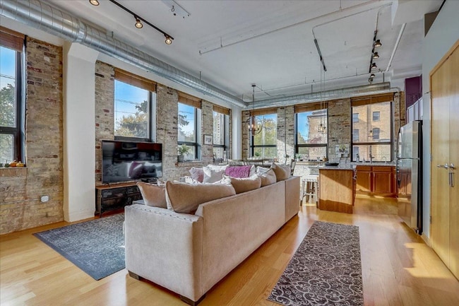 Building Photo - 1701 NE Madison St