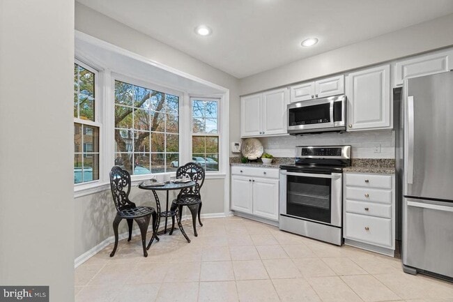 Building Photo - 6141 Summer Park Ln