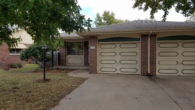 Building Photo - 1232 N Edwards Unit 1232 N Edwards Rental