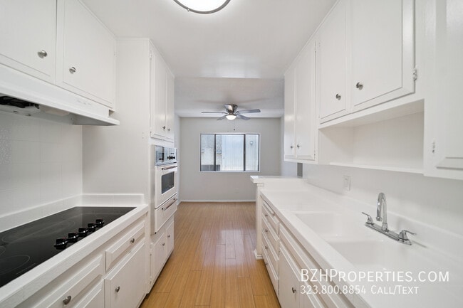 Photo - 7030 Lanewood Ave