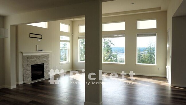 Photo - Gorgeous 4 Bedroom Home with a VIEW in Sil...