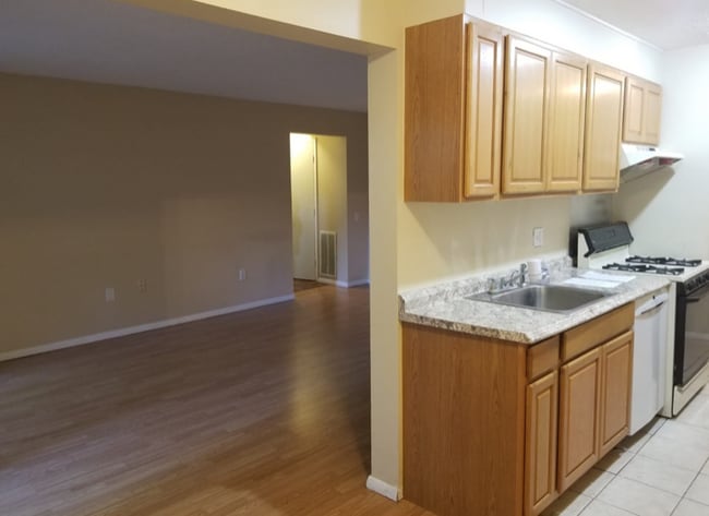 Photo - 4 Shrewsbury Green Dr