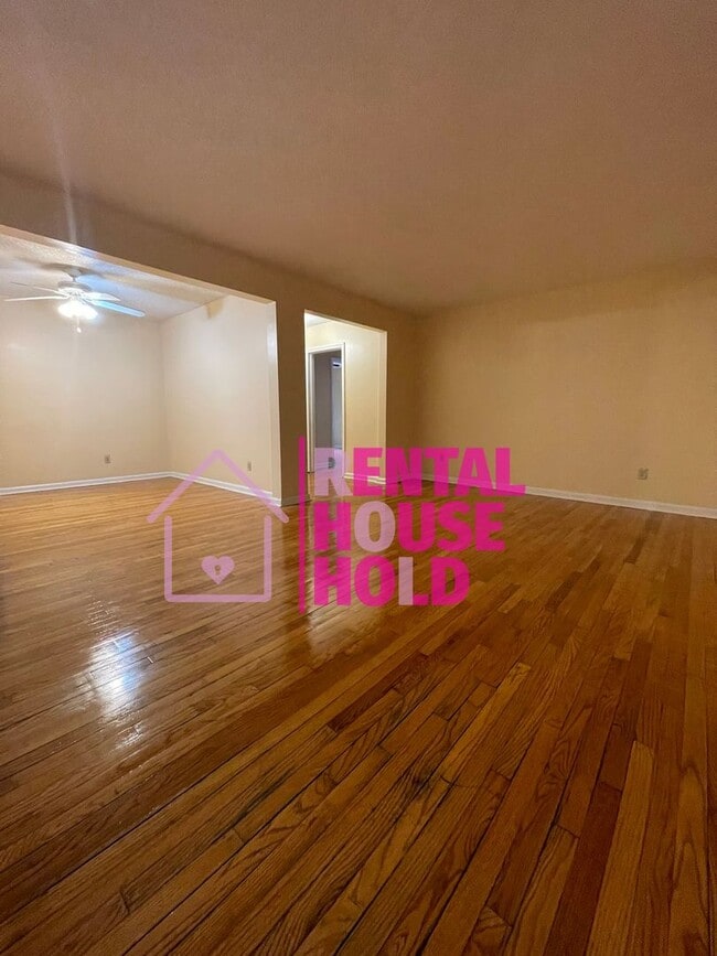 Building Photo - 2 Bedroom 1 Bath Condo-Security Deposit Sl...