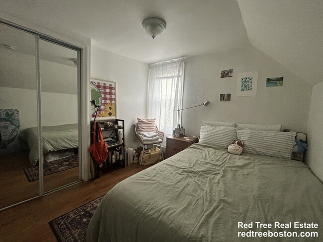 Photo - 12 Village St