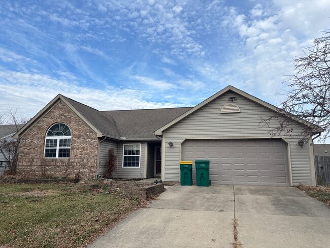 Building Photo - 3-Bed 2-Bath Fenced Yard Ranch Home