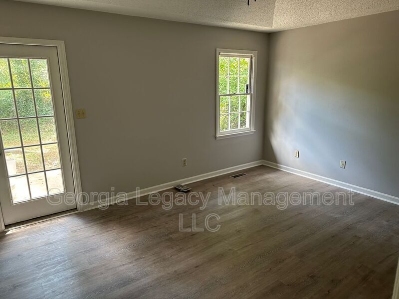 Photo - 121 Winthrop Way