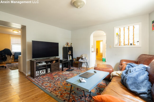 Building Photo - 21 Kenwood St Unit 1R