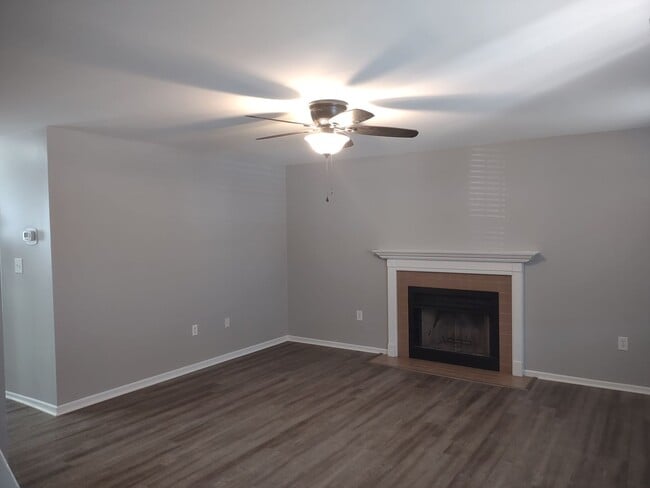 Photo - ****MOVE IN SPECIAL****Fabulous Upgraded Three Bedroom/Two Bath Townhome - Walking Distance to Le...