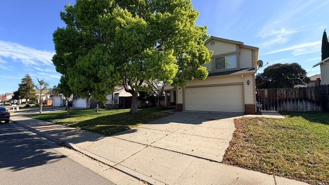 Building Photo - Oakley beautiful 3 bedroom 2 bath w/vaulted ceilings & much more