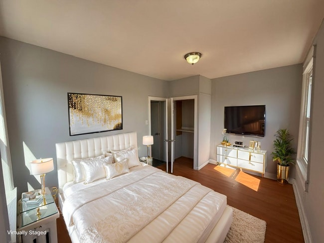 Photo - 2040 Pratt St