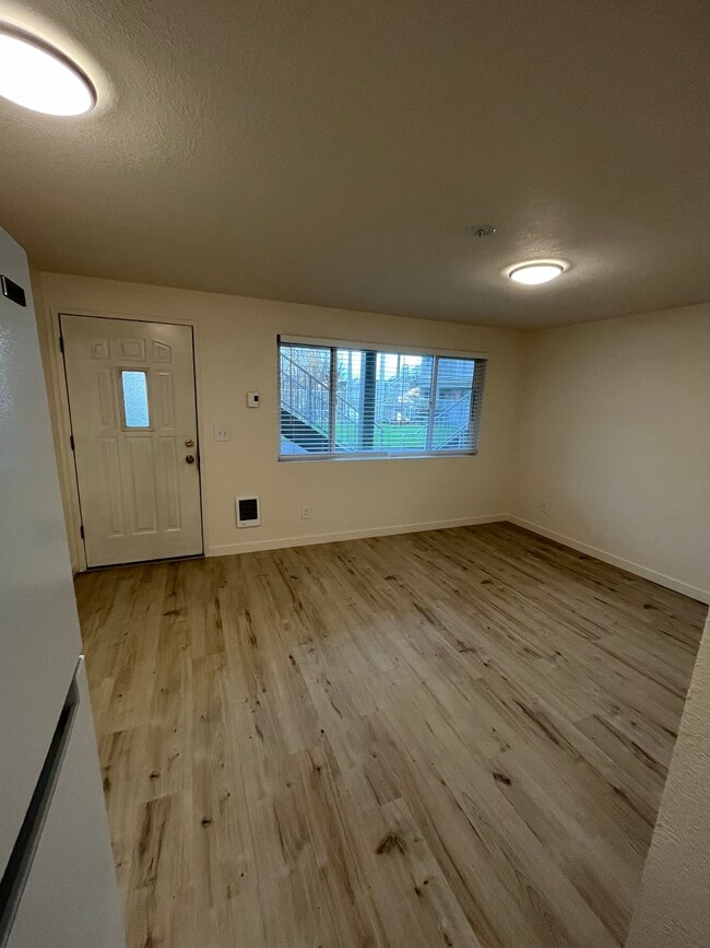 Sala de estar 711 - Cedar Pointe Apartments