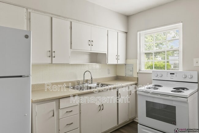 Photo - 541 Sheridan Dr