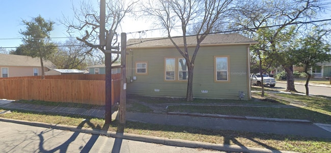 Photo - 202 Hunstock Ave