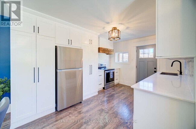 Photo - 425 English St Unit upper